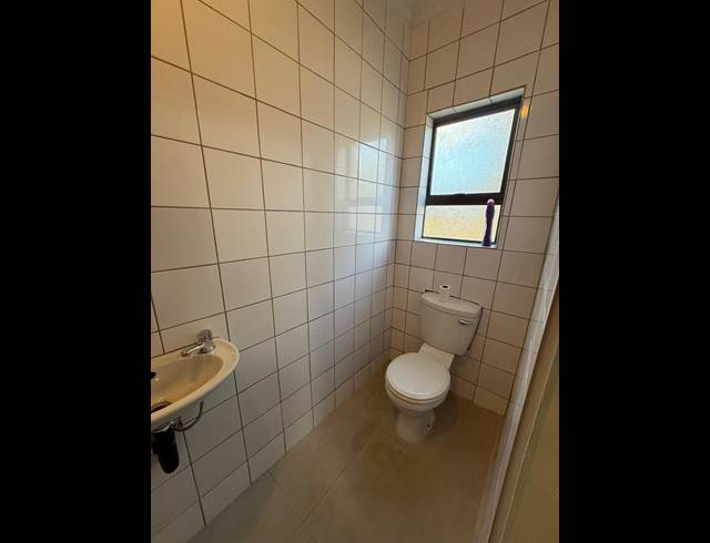3 BEDROOM HOUSE TO LET IN GOLDEN GARDENS